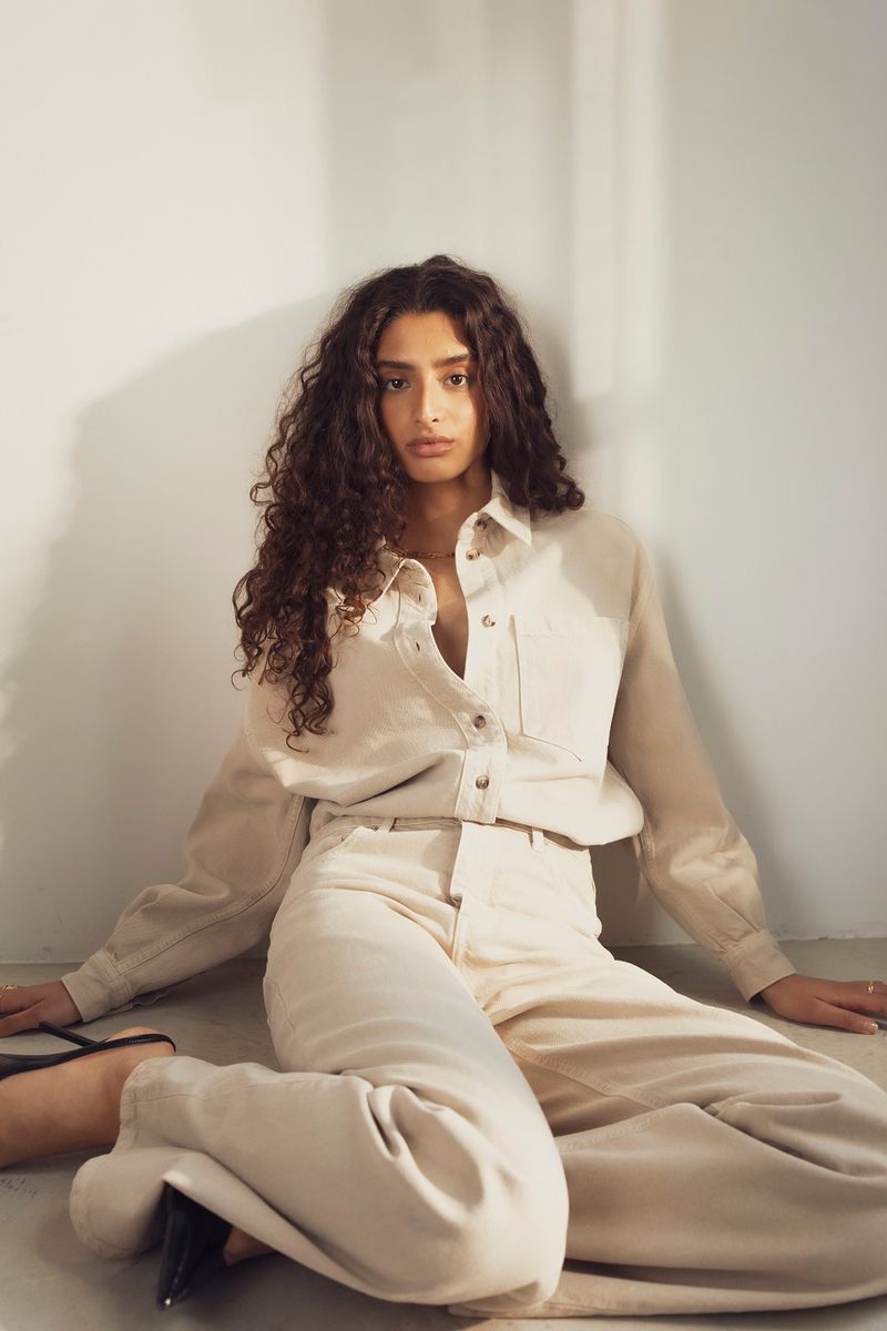 BILLIE Greige
