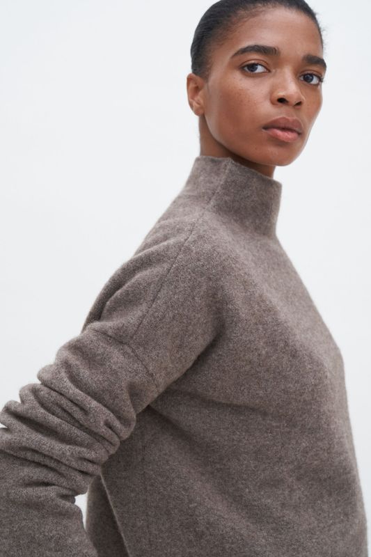 MIKA YAK Funnelneck Dark Taupe