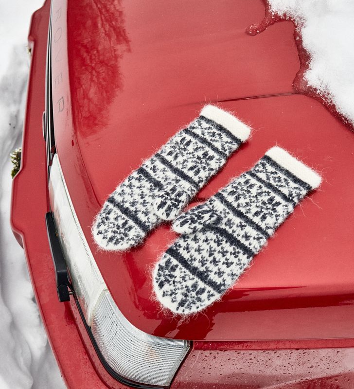 OAD Mittens Off White | Dark Navy 