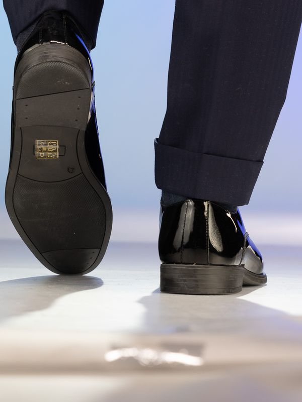 BERGAMO Lack Shoes Black 